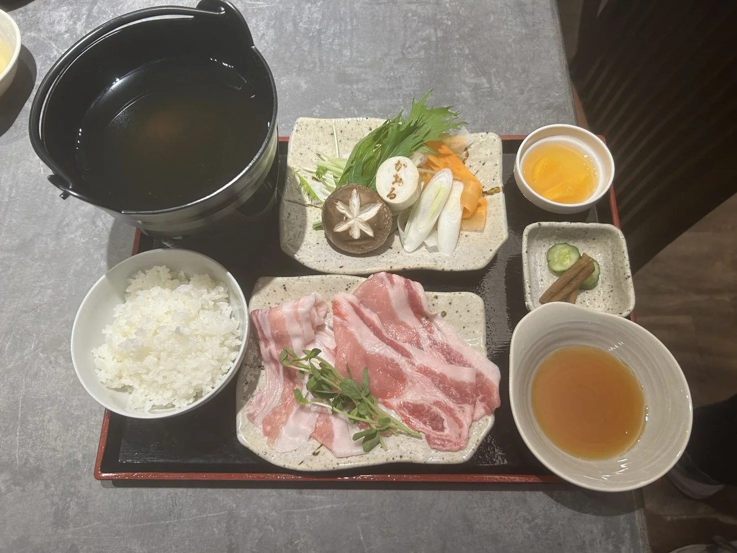 （ランチ）銘柄豚 温製豚しゃぶしゃぶセット.jpg