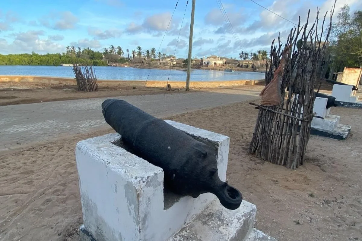 Exploring Pate Island