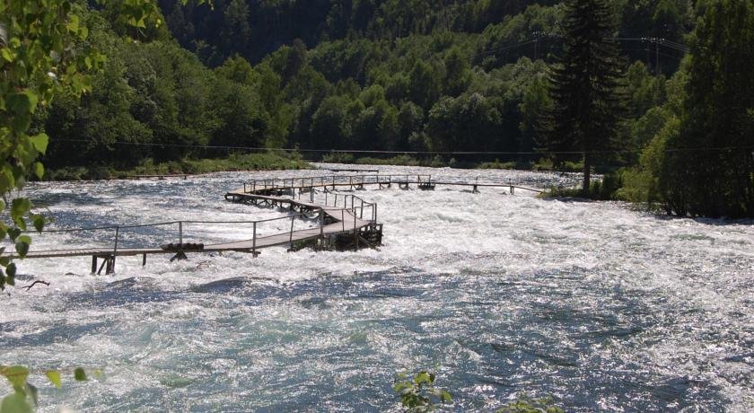 Helvetesfossen and Futespranget