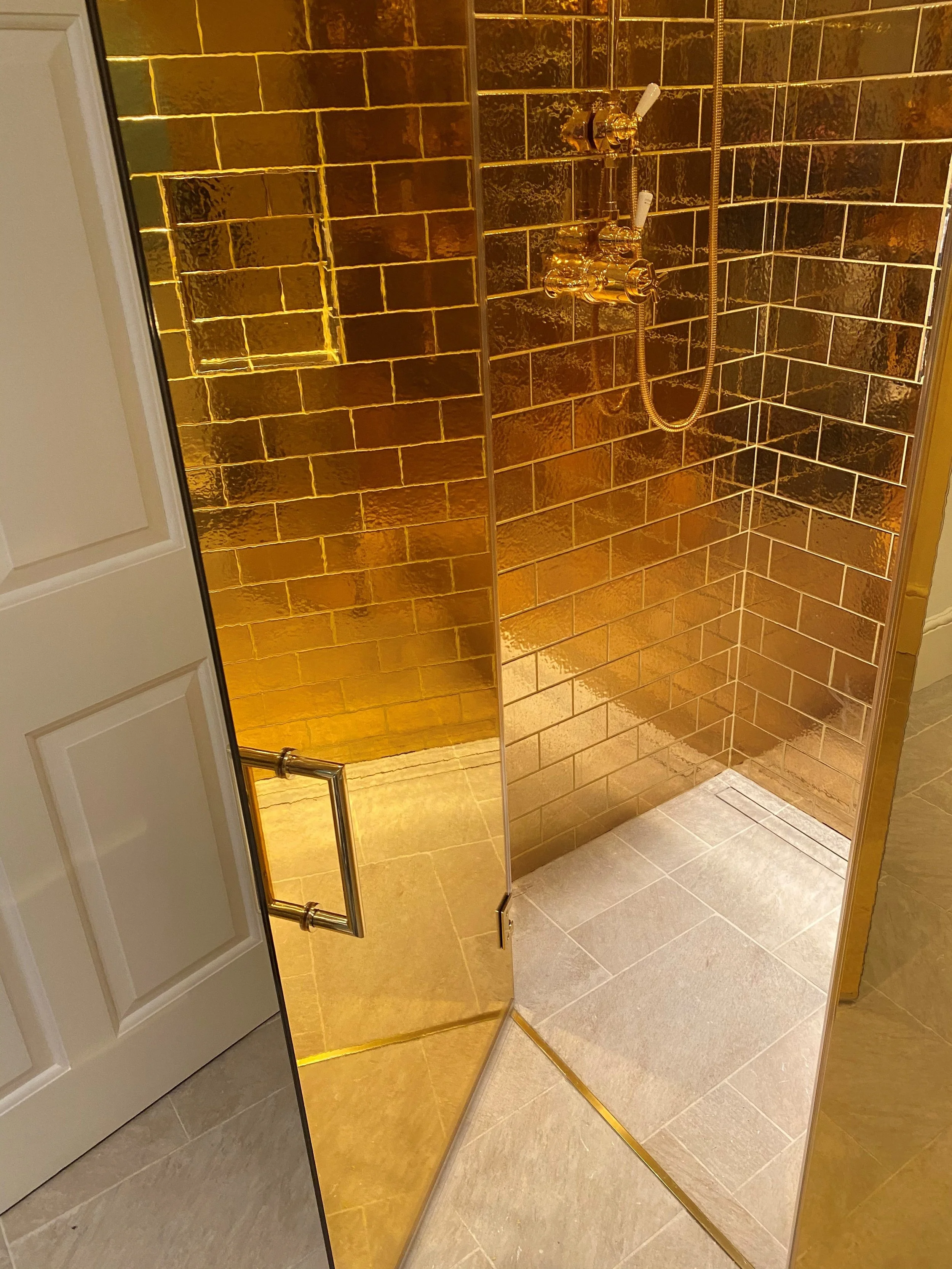 Printed gold mirror shower
