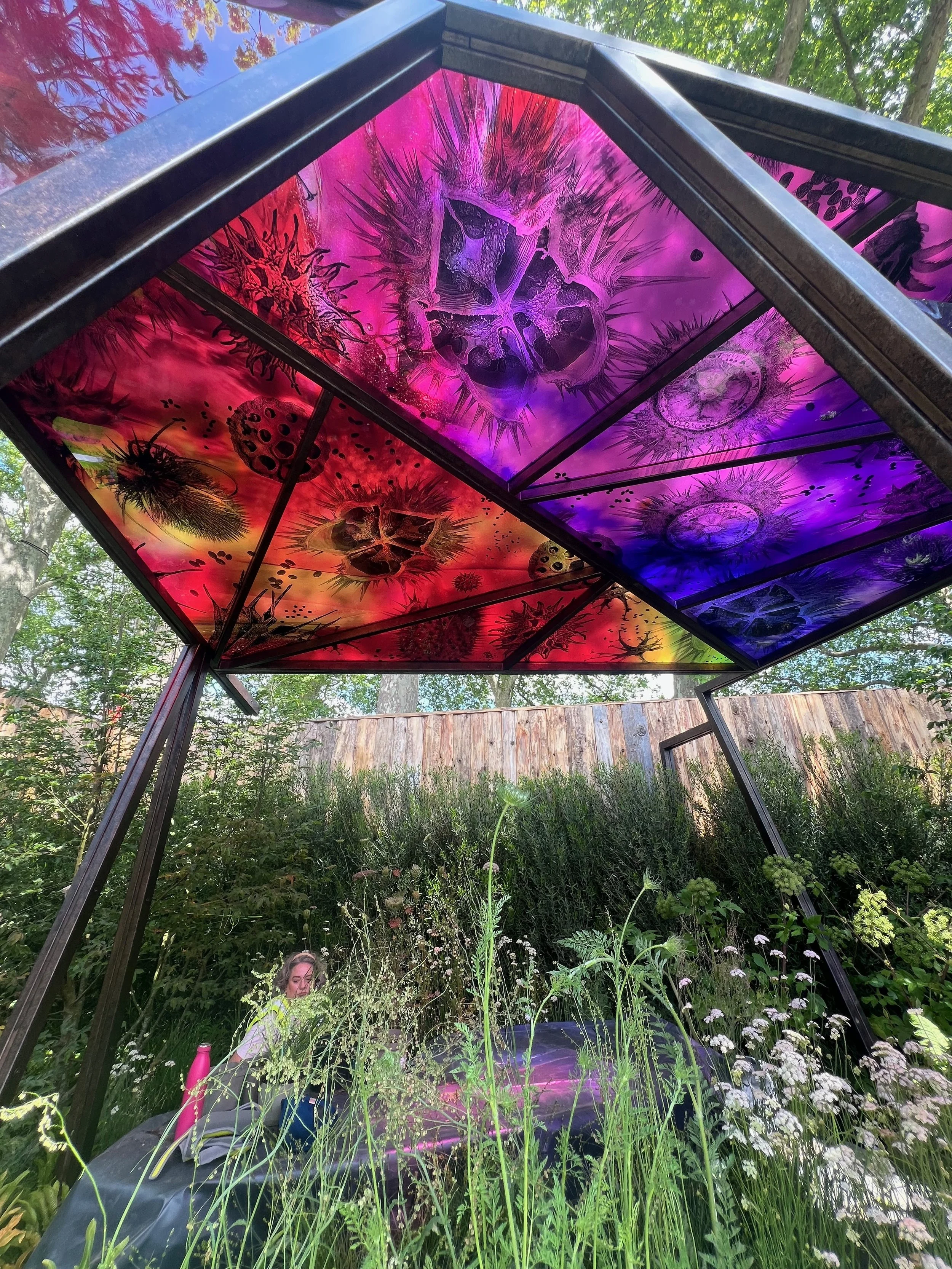 Digitally printed coloured glass