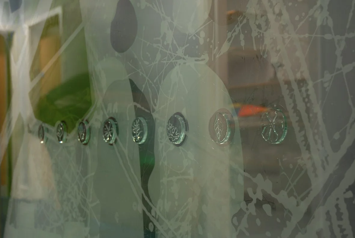 Multi layered etched glass screen