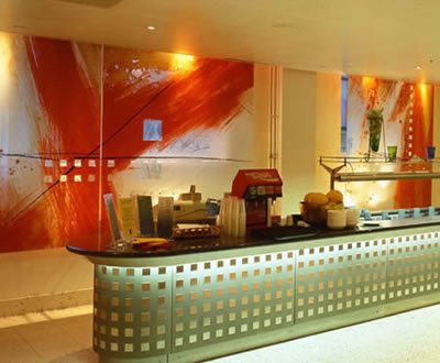 Large-scale architectural glass