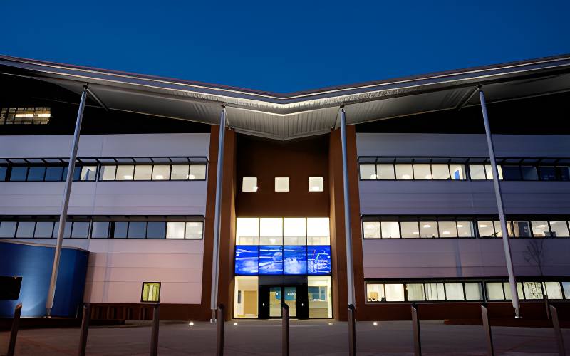 Large-scale architectural glass
