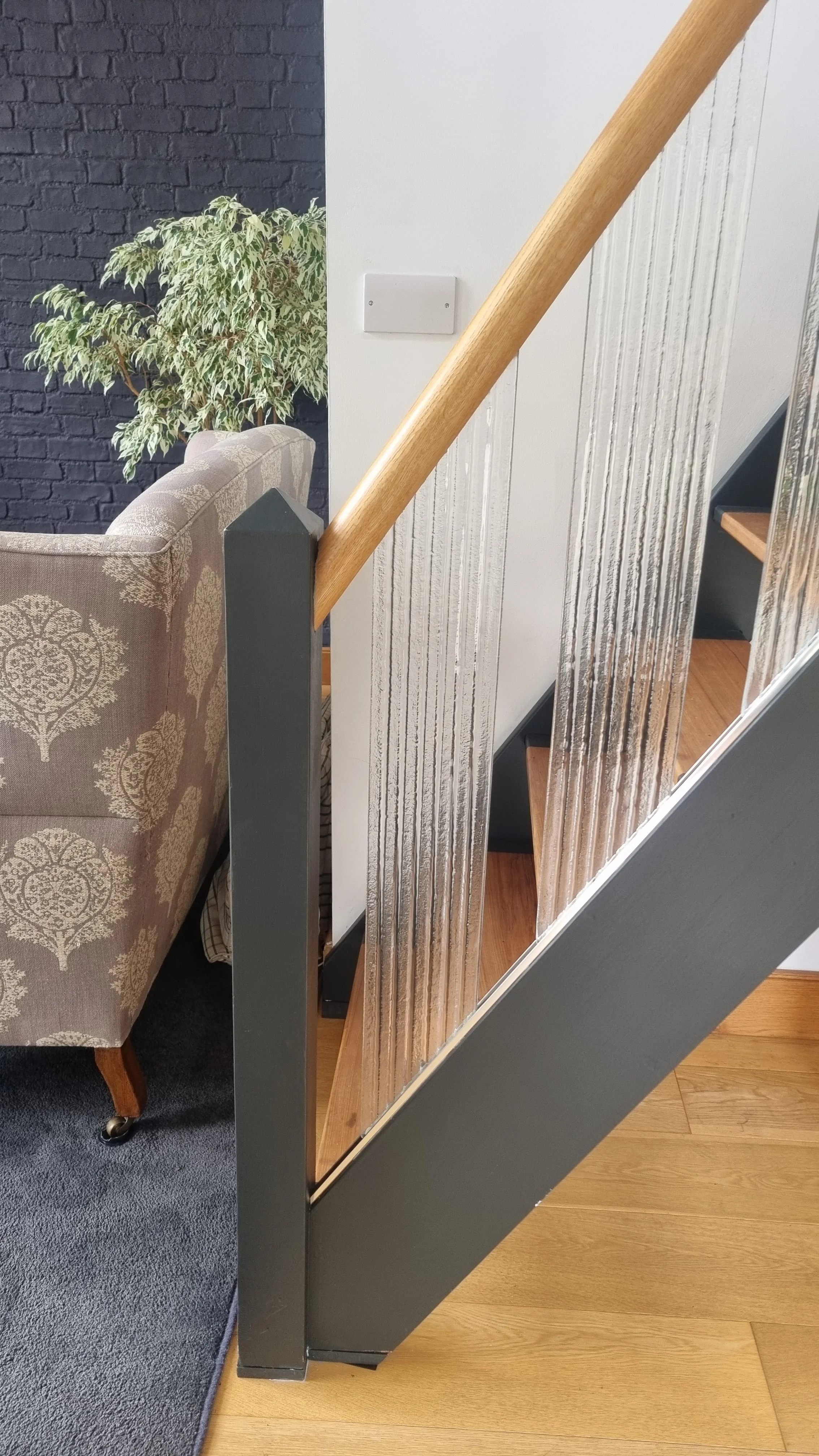 Slumped glass balustrade panels in a private residence
