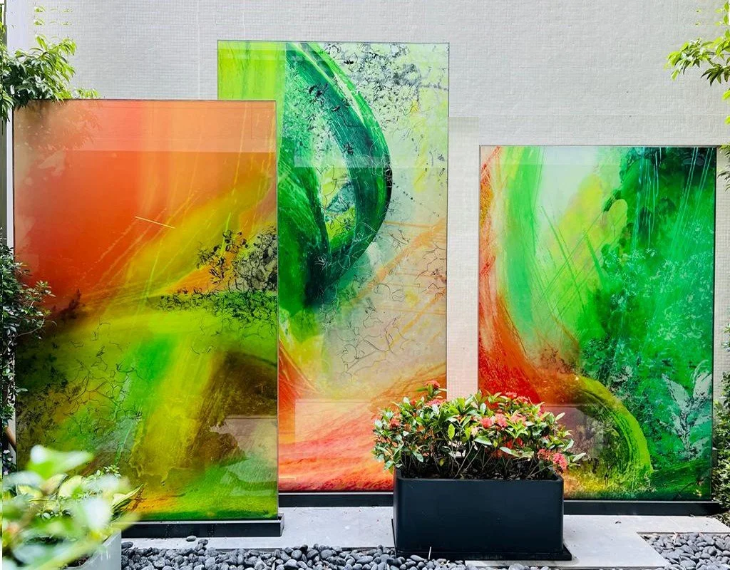 Printed glass freestanding panels in private garden.