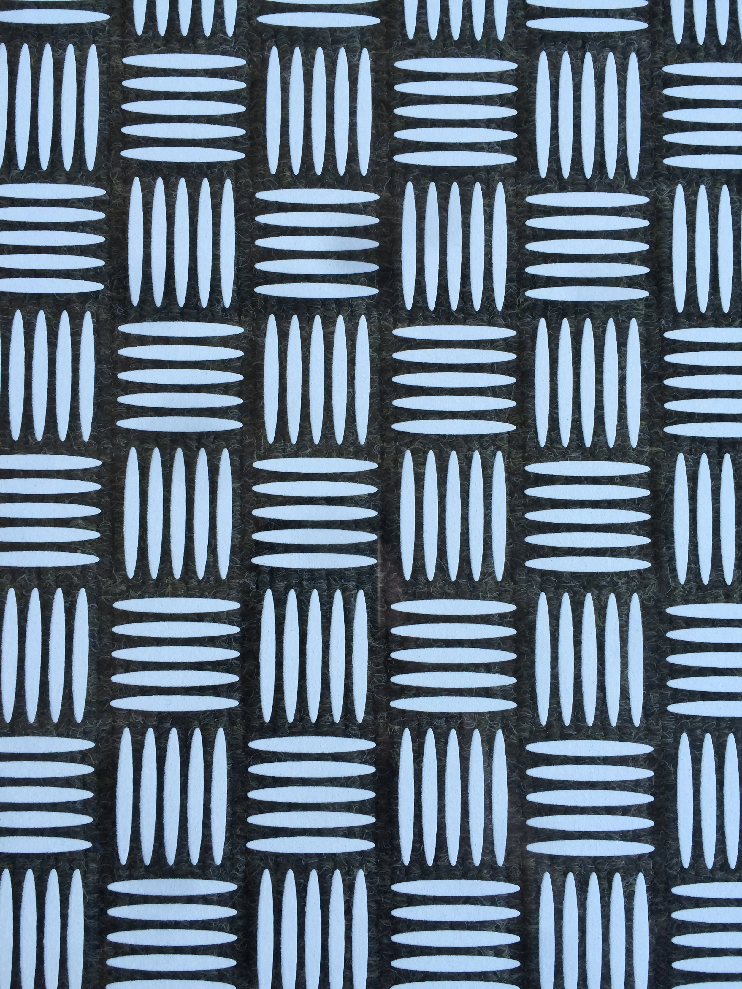 Glass anti-slip design