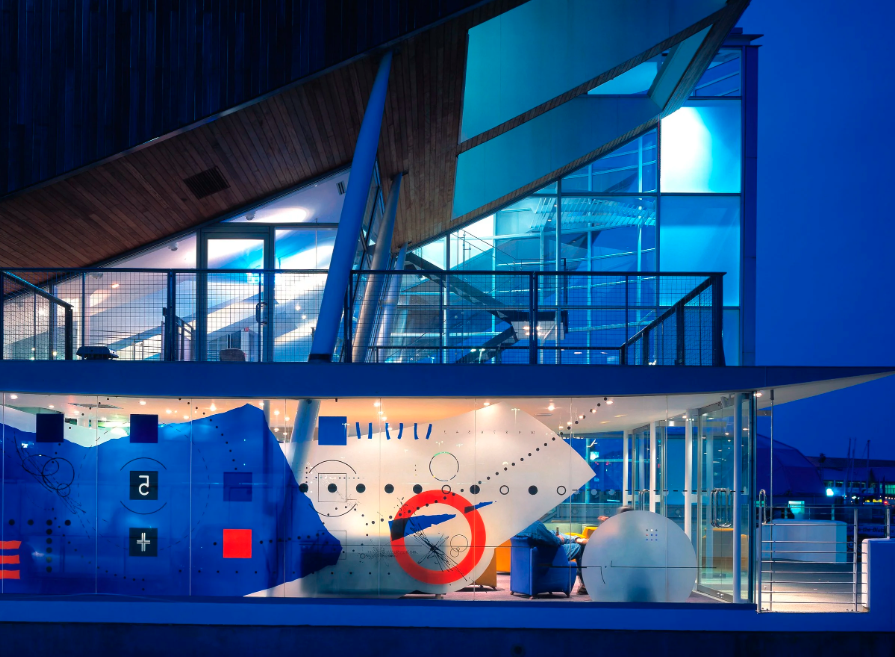 Large-scale architectural glass