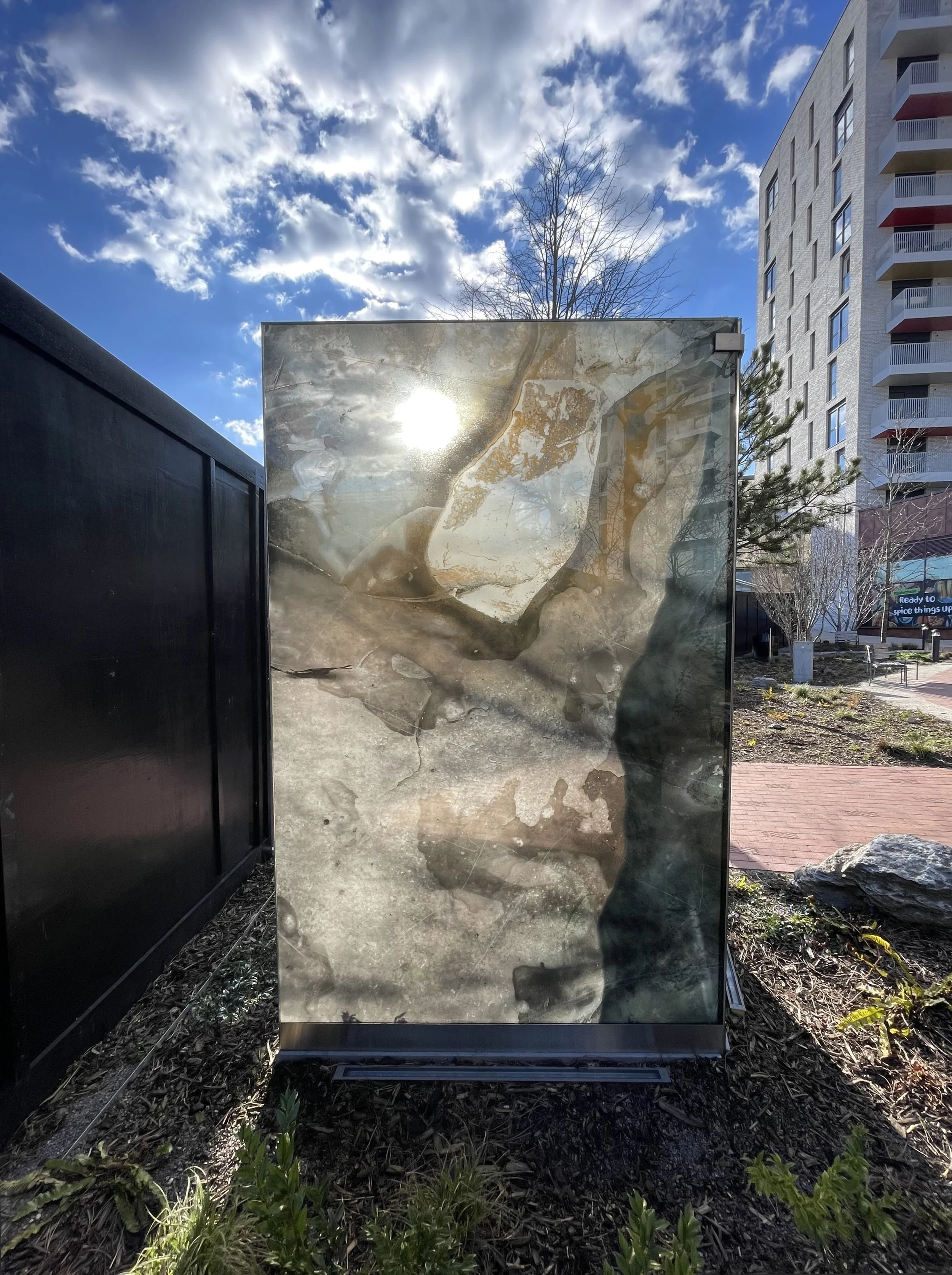 Freestanding screen printed glass screen