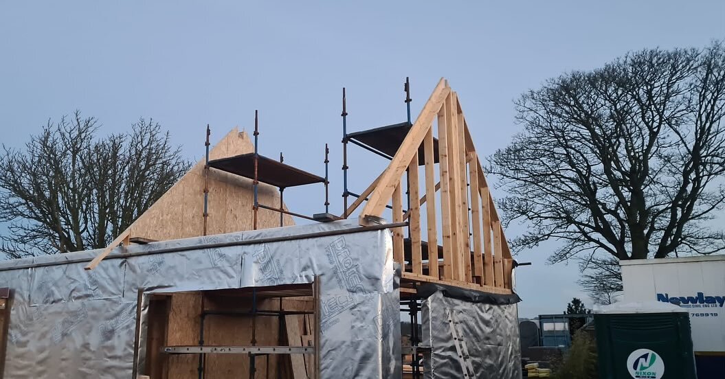 Latest shots from Moonzie on a cold day near St Andrews. Timber frame gables looking good.

These cold clear calm winter days are valued amongst the usual mix of rain and wind 💨😜👍🥶