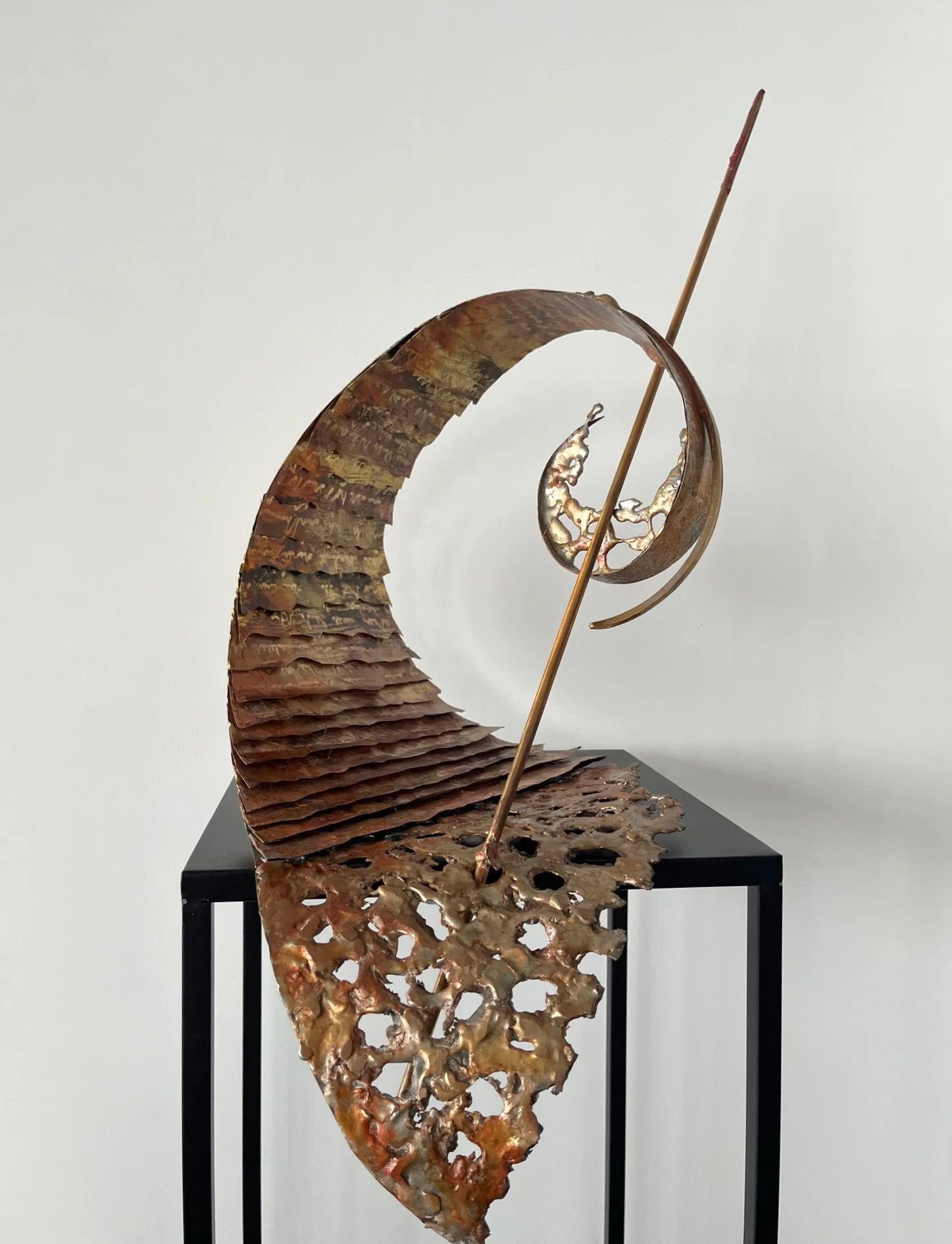 Spiraal op weg
gemengde techniek op messing
65 x25 cm