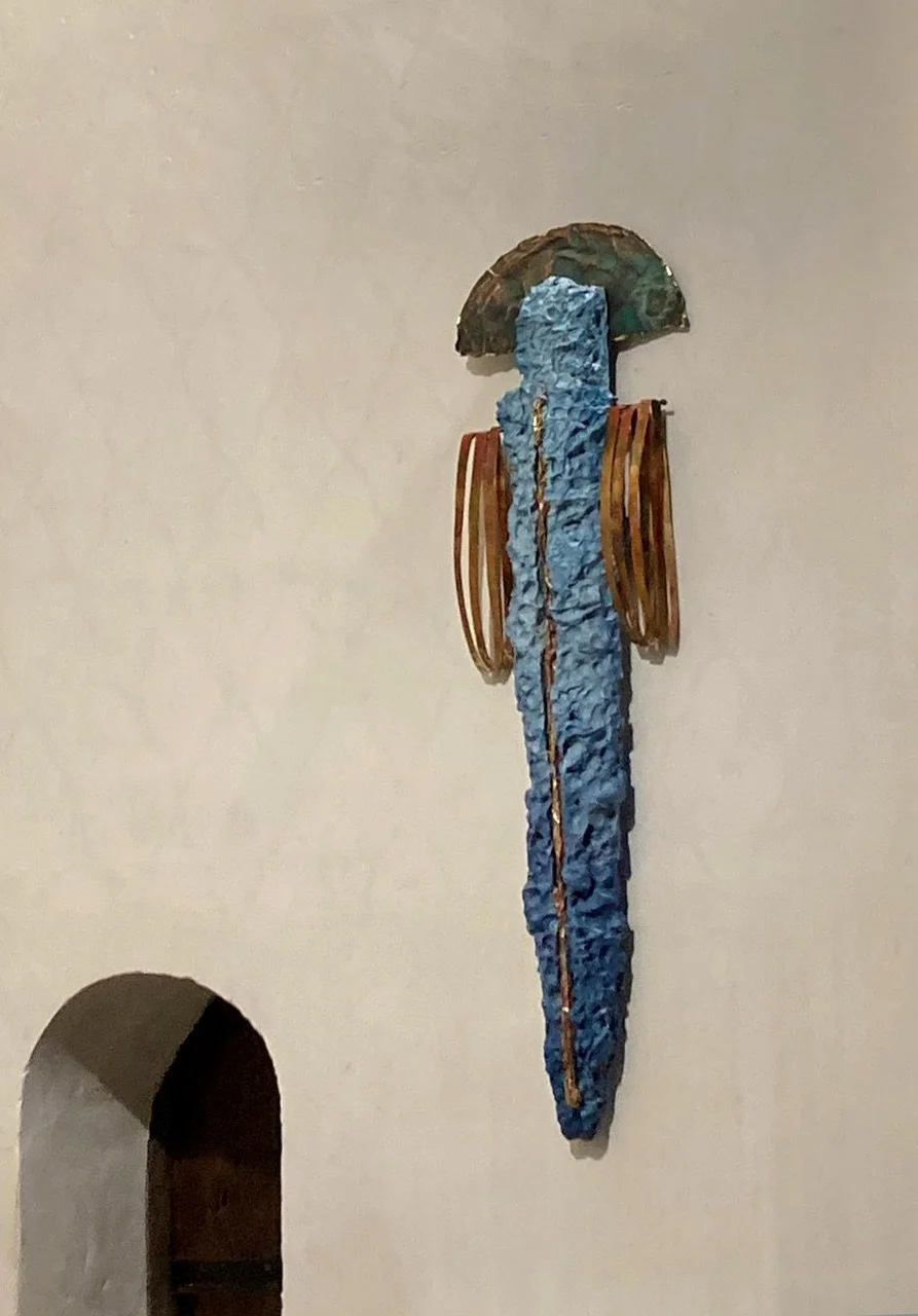 'Beschermengel' in de Kerk in Mosset (Fr)
gemengde techniek op foam, diverse metalen en bladgoud
25 x 6 x 180 cm