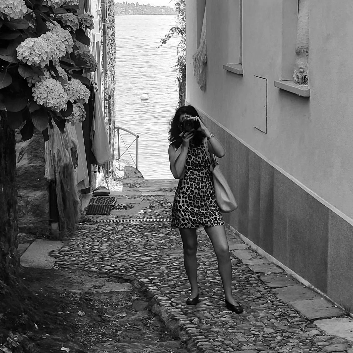 Summer snaps from the most dreamy trip to Lago Maggiore. This day visiting the Isola dei Pescatori and Isola Bella. 🤍✨🎣 Last slide you can see some of my camera shots, trying to catch the serenity of this magical place🇮🇹
#artjournal #travelphoto