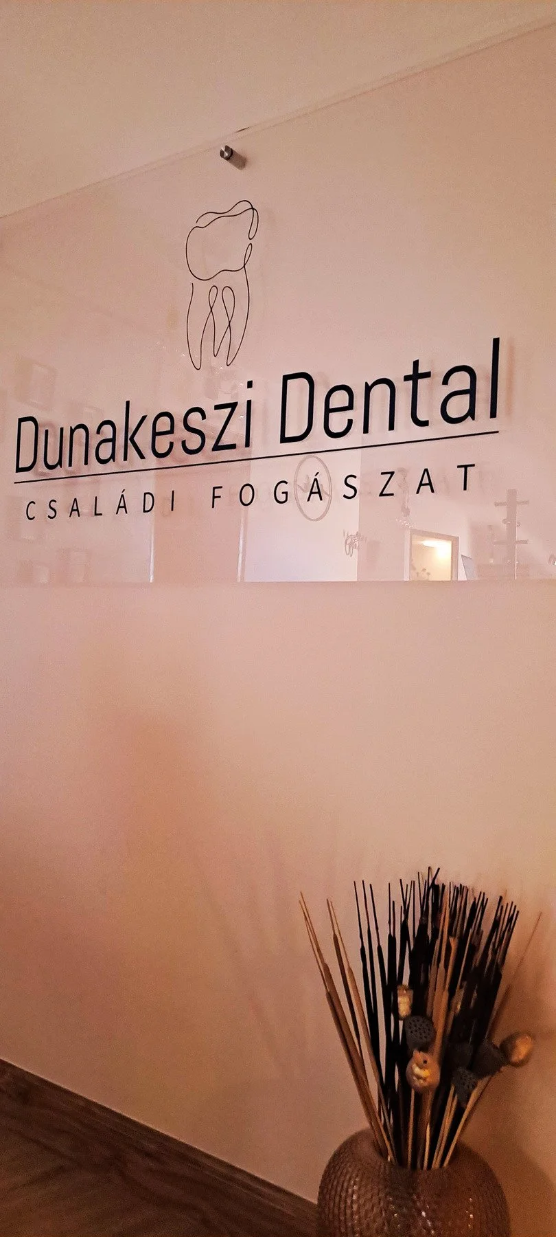 dunakeszi dental családi fogászat fogorvos szájsebészet fogszabályozás parodontológia