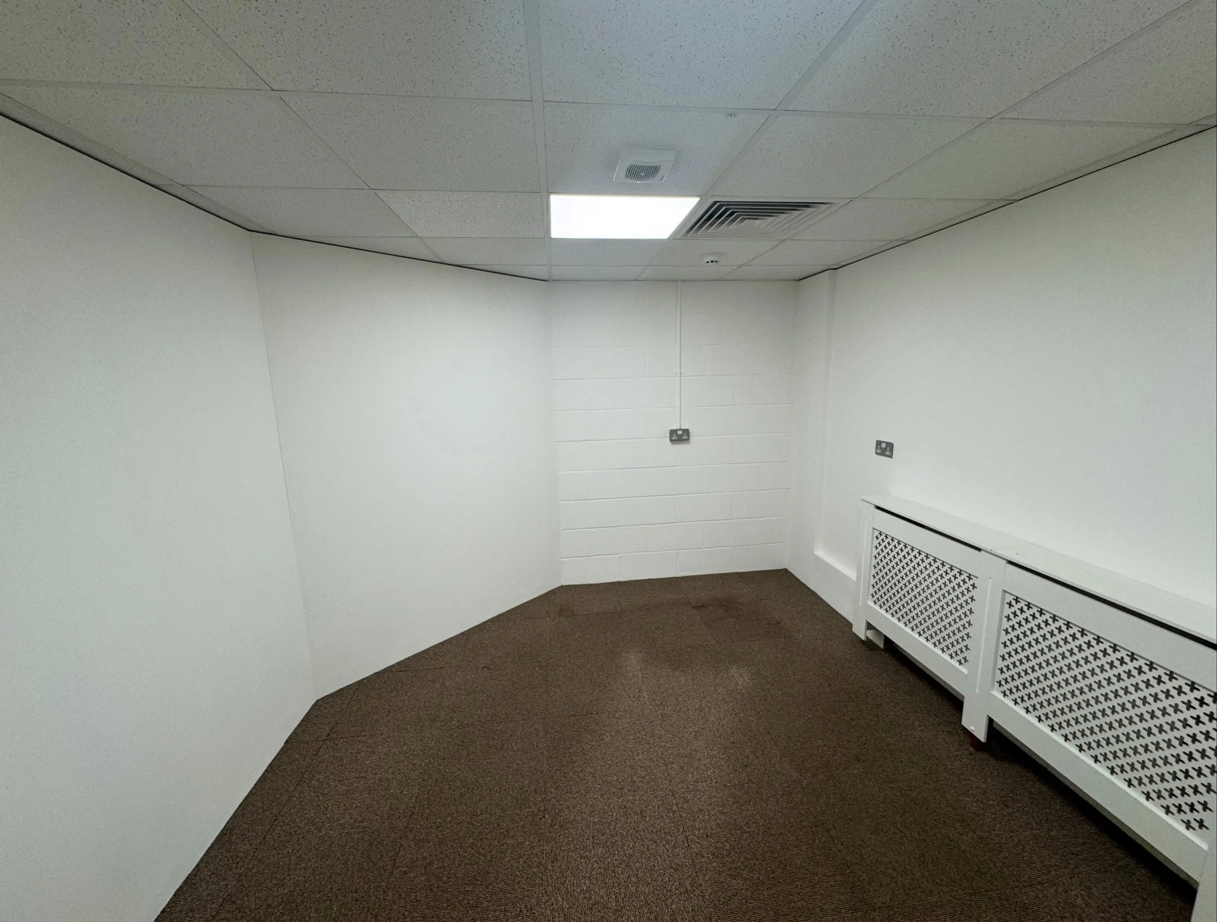 ✨ ONE SPACE. ENDLESS POSSIBILITIES. ✨

What could you create with a blank canvas? 👇

We&rsquo;ve recently refreshed one of our available workspaces at HQ Business Centre, and to help you imagine the possibilities, we&rsquo;ve digitally staged it in 