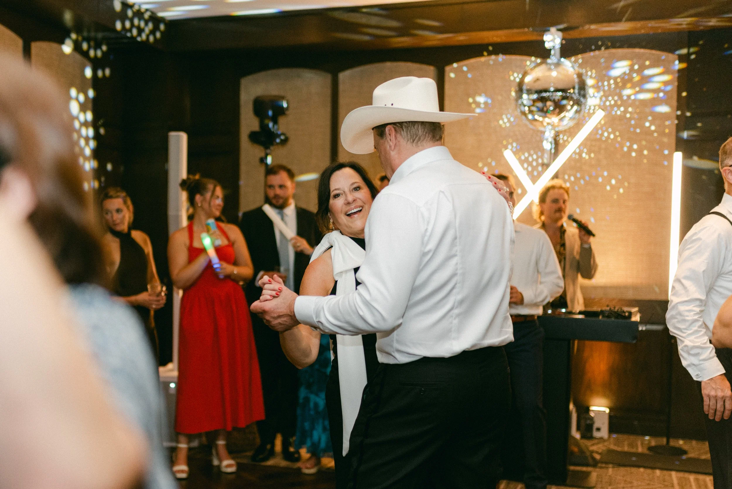 Taylor&Josh_Previews-0258 (1).jpg