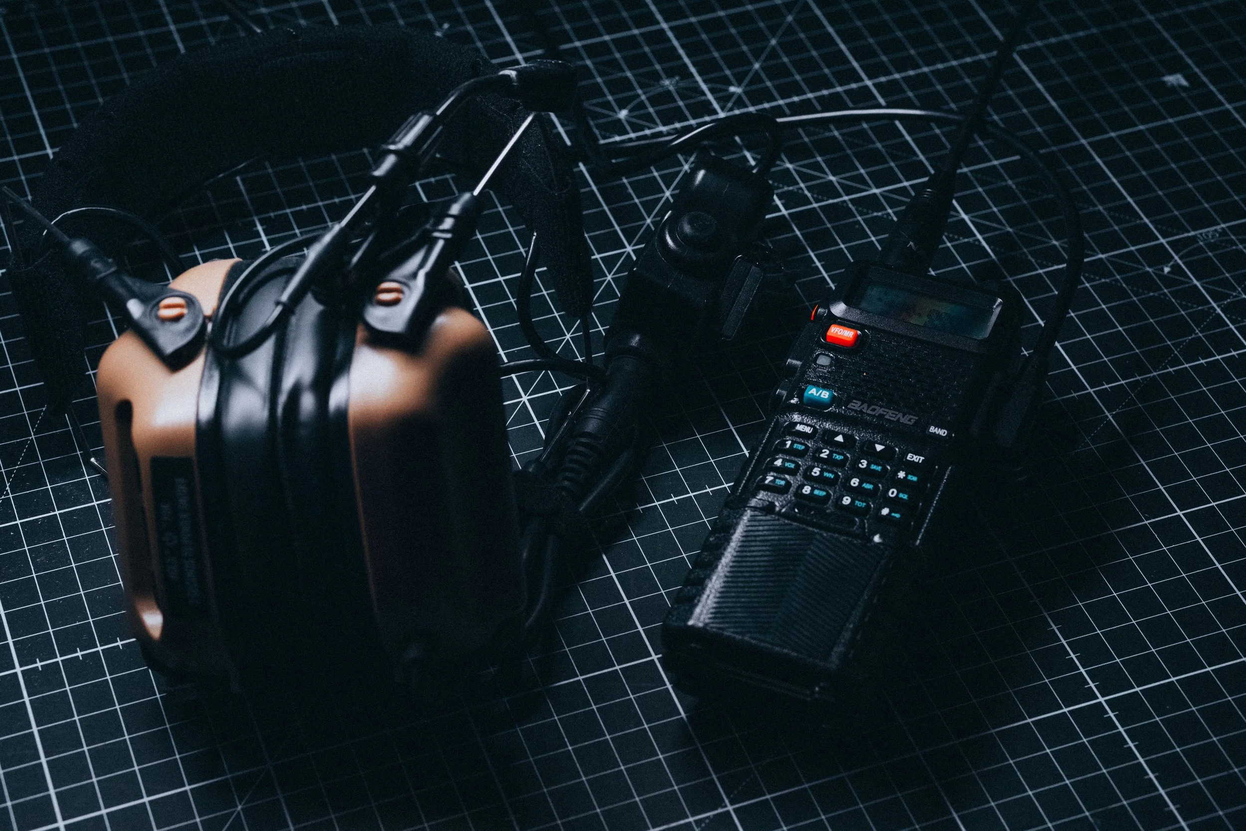 Baofeng UV-5R + Shoulder PTT + Earmor M32