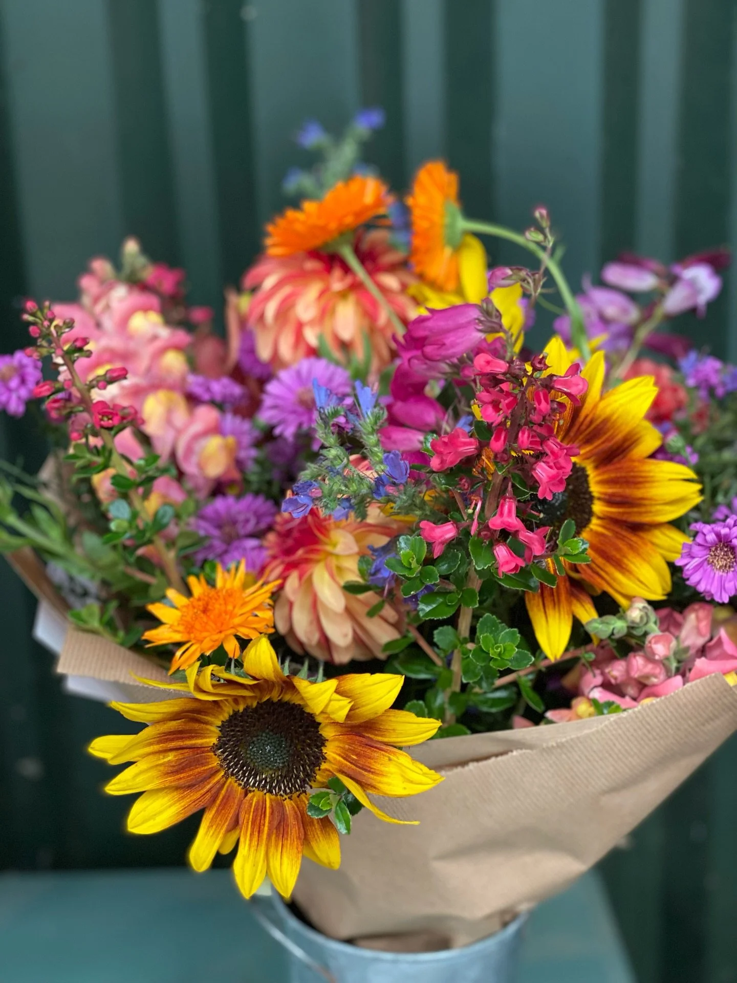 When the brief is bold and bright, at this time of year it&rsquo;s harder to know what to leave out than what to include!! 

Birthday bouquet for K with all the best colours of the season xx

P.S. gotta include the florist for scale right! 

#flowers