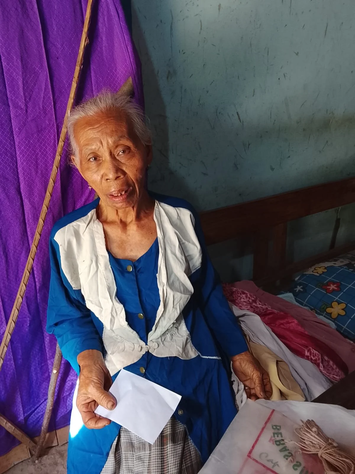 Elderly woman supported through Lovelia's giving journey