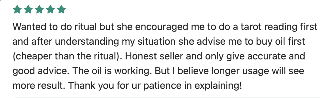 Customer review describing a positive experience with an oil product, mentioning tarot readings and advice from the seller.