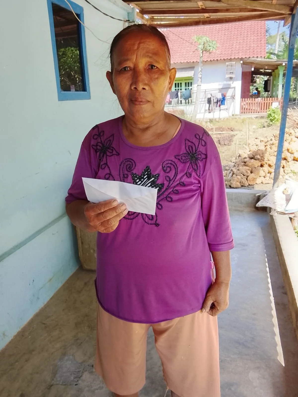 Elderly woman supported through Lovelia's giving journey