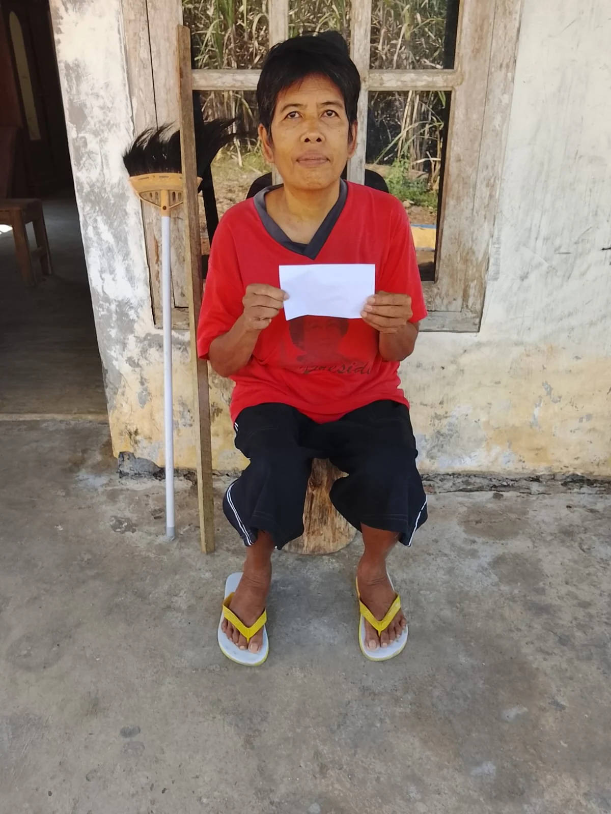 Elderly woman supported through Lovelia's giving journey