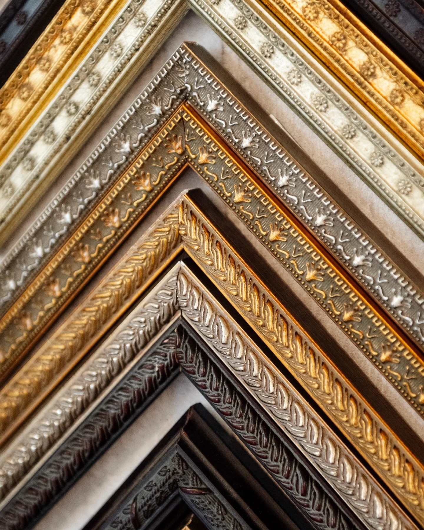 Ready to refresh your walls for the New Year? ✨

A new frame, a reworked gallery wall, or finally framing the pieces that matter most&mdash;small changes can transform your space in a big way.

Bring your artwork, prints, or keepsakes by and let&rsqu