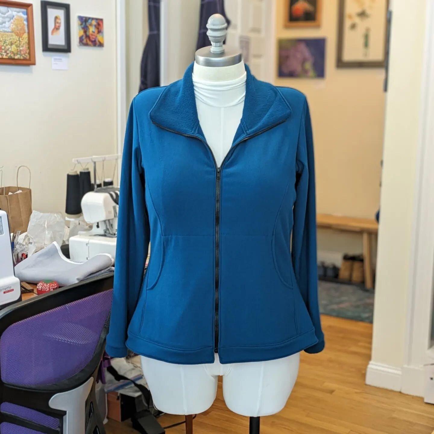 Yesterday I finished sewing myself a lightweight fleece jacket. I love this teal color.