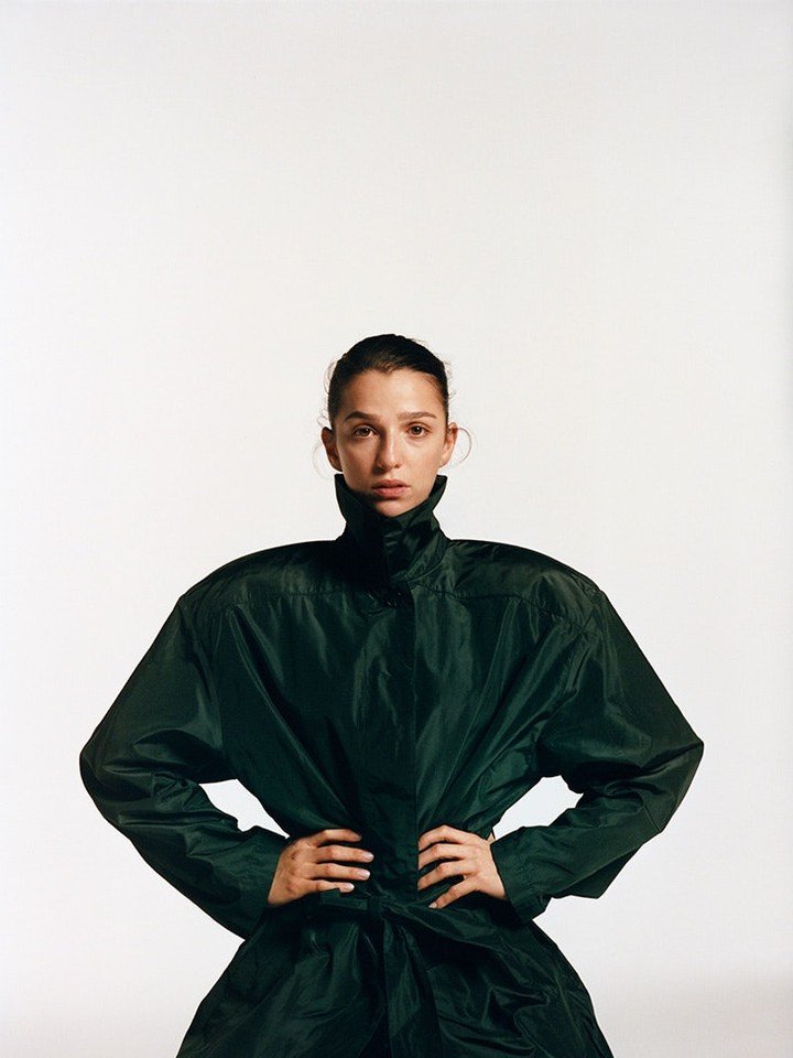 Star @marisaabela_
Editor: stylelaura
Photographer: @simonsfinnerty
Stylist: @emmalouiselondon
Makeup Artist: @neilyoungbeauty
Hair Stylist:@chrissweeneyhair
Manicurist: @amistreets
Local Production: @townprod
Acting Entertainment Director: @tracy_ra