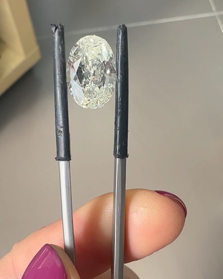 UNDER $40,000 for this 5 carat GIA certified oval cut beauty 😍😍😍! Message for deets and to purchase!