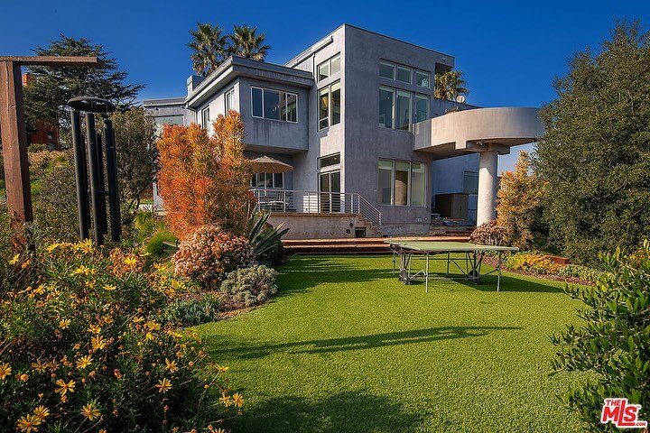 Classic Modernism at its best! Famed designer Vitus Matare has created a stunning masterpiece on nearly acre of land. This fully furnished lease is available now. 

20620 Medley Lane | $12k
4 bed, 4 bath, 3,500sqft

#architecture&nbsp;#homedecor&nbsp