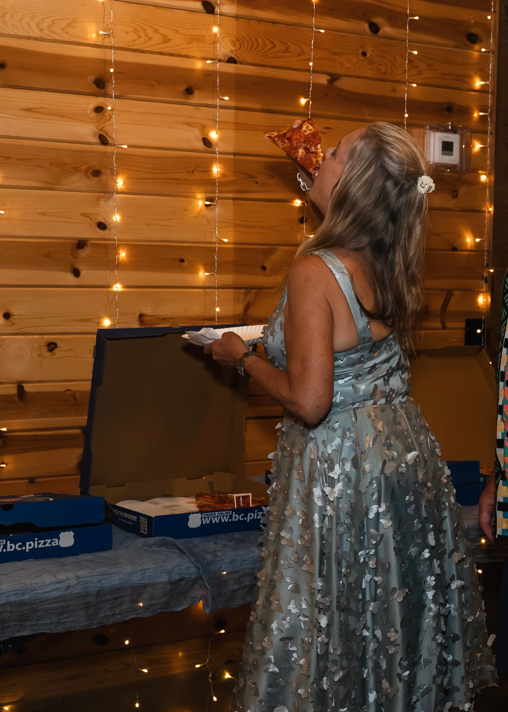 wedding-guest-enjoying-late-night-pizza.jpg.jpg