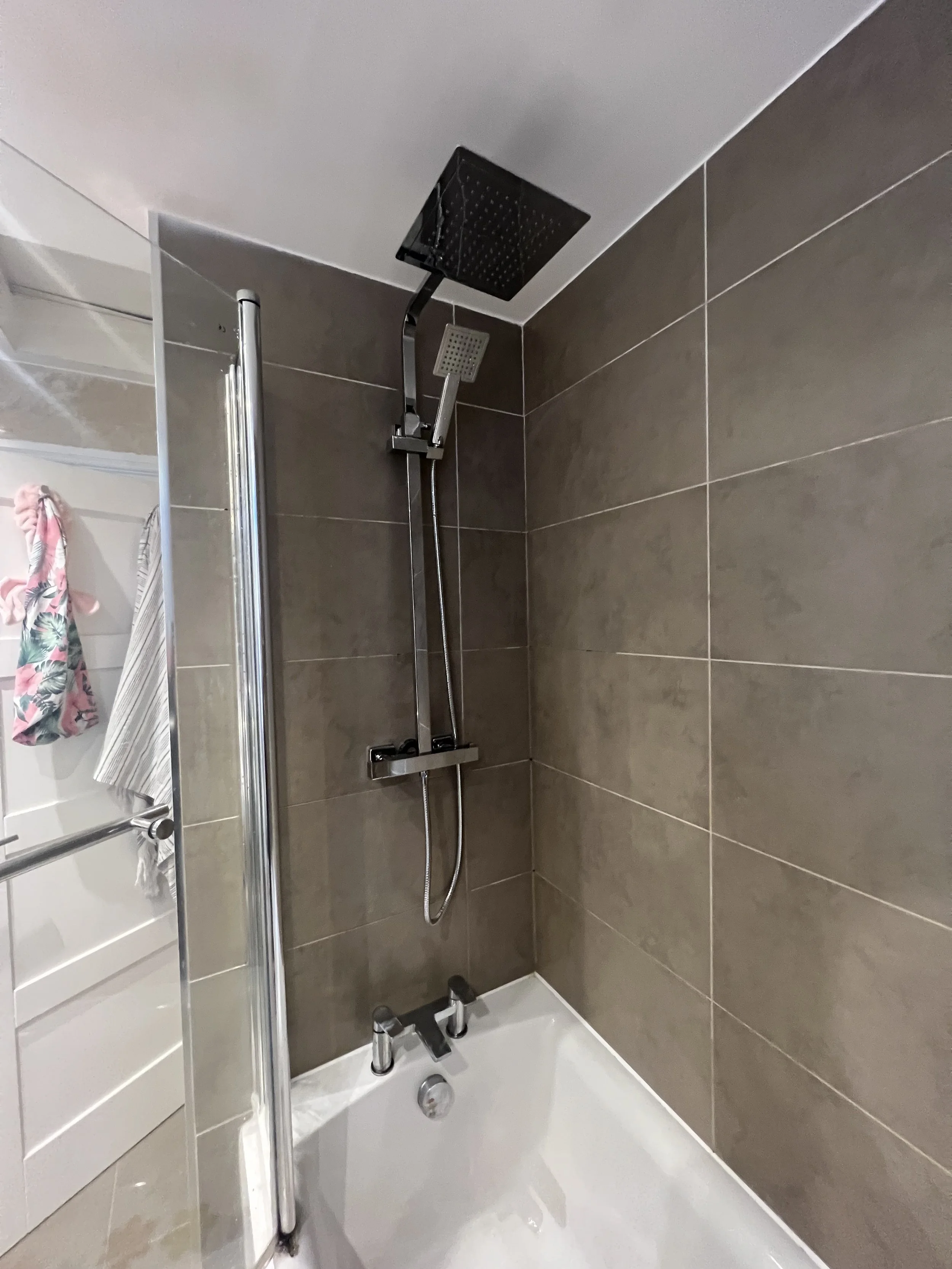 Thermostatic Shower With Rainfall Head
