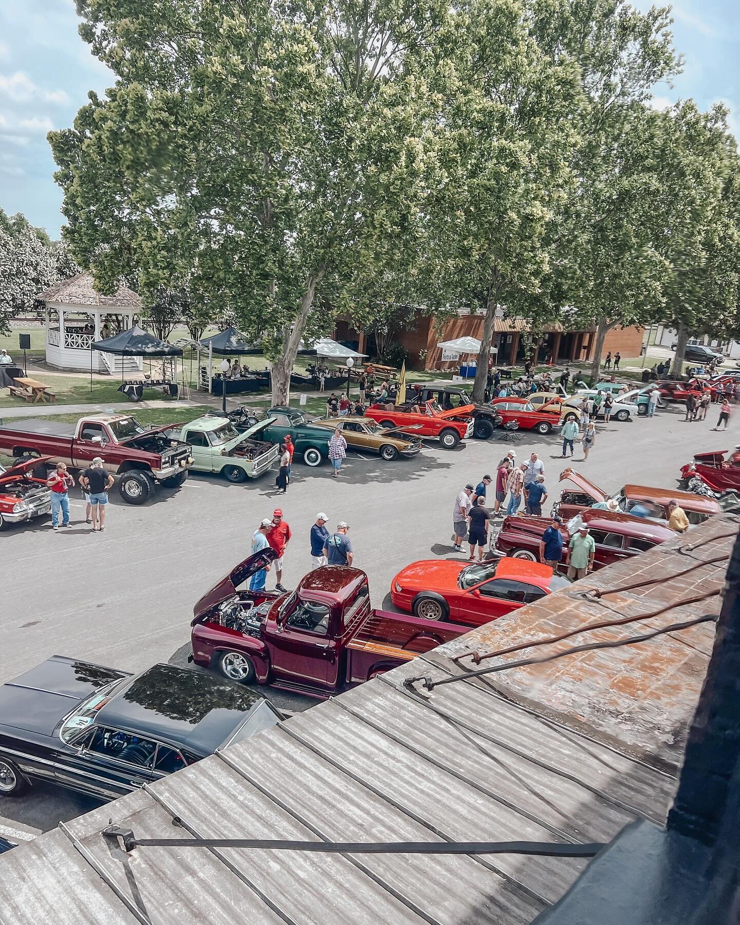 Y&rsquo;ALL !!! Mark your calendars 💓 We&rsquo;re gearing up for Muffins &amp; Mufflers 2024!! Join us Saturday, May 18th from 11am-4pm for the 4th annual CUTEST CLASSIC CAR SHOW IN TEXAS! 

Featuring our favorite, TWO TONS OF STEEL 🎸 

Great food,