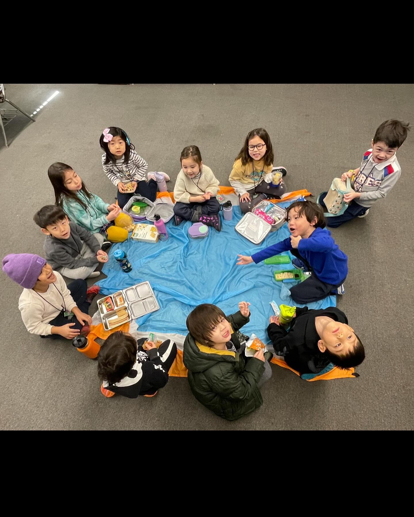 First day for the spring semester! Our youngest class snacking and learning Korean together 🥰🥰