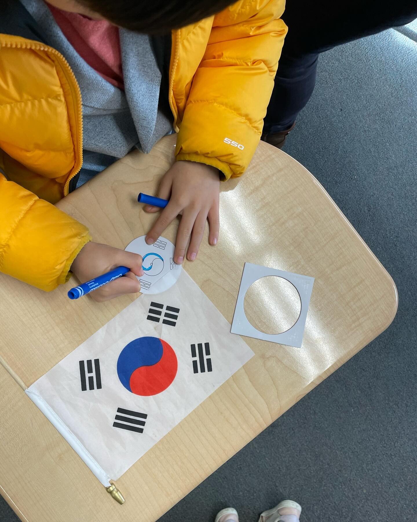 Making our Korean flag 팽이!