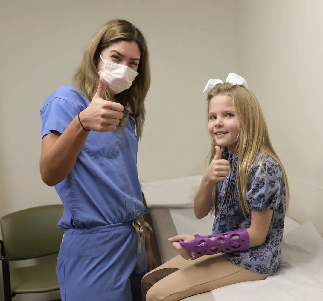 Happy Orthopaedic Nurses Week! 🩺 Oct 27th – 31st is dedicated to the experts who guide patients through their healing process.
You're the heroes who know the pain points of the traditional cast better than anyone. We’re here to support