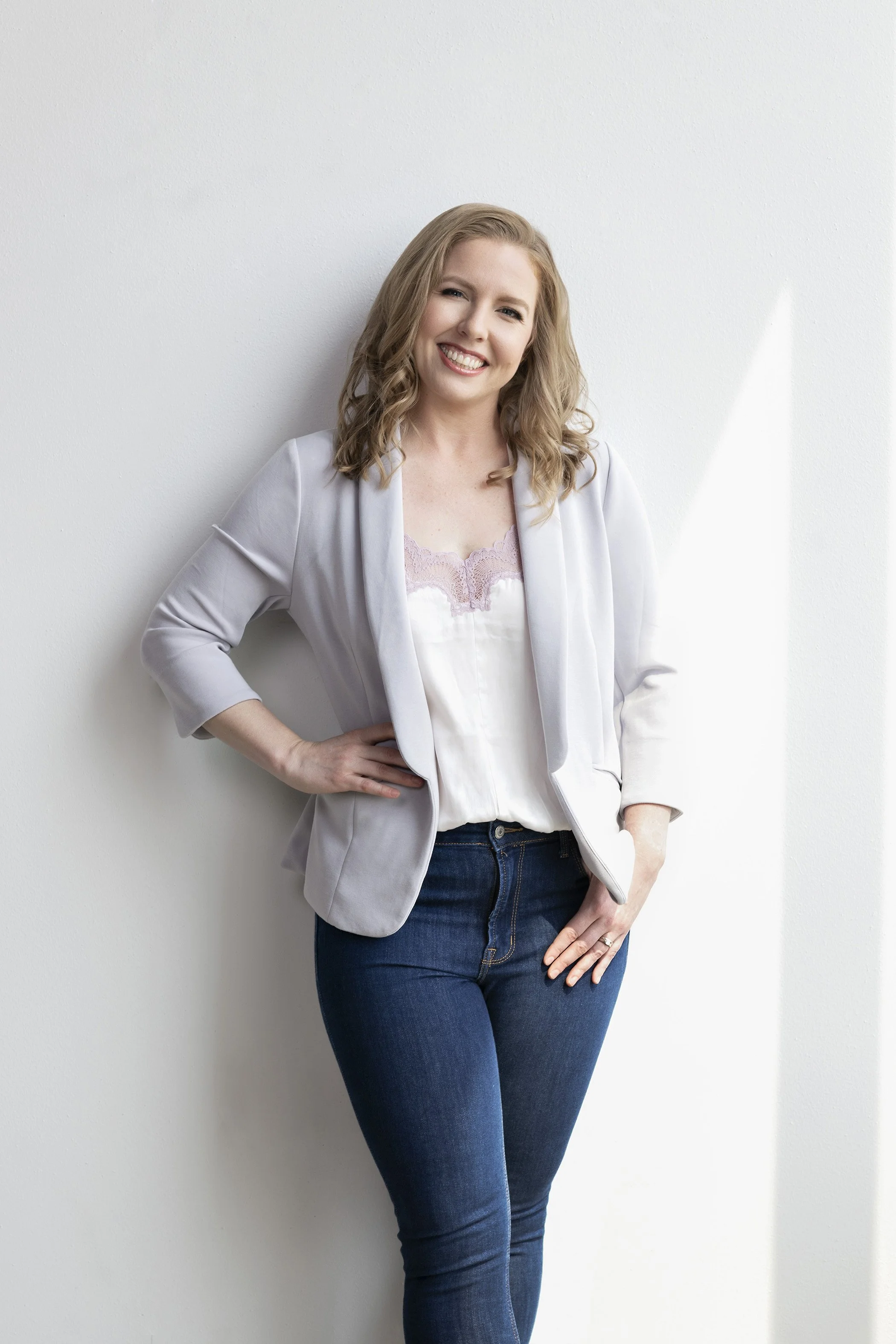 Alicia Rowley LCPC LMHC therapist in Evanston IL specializing in EMDR and ketamine-assisted therapy