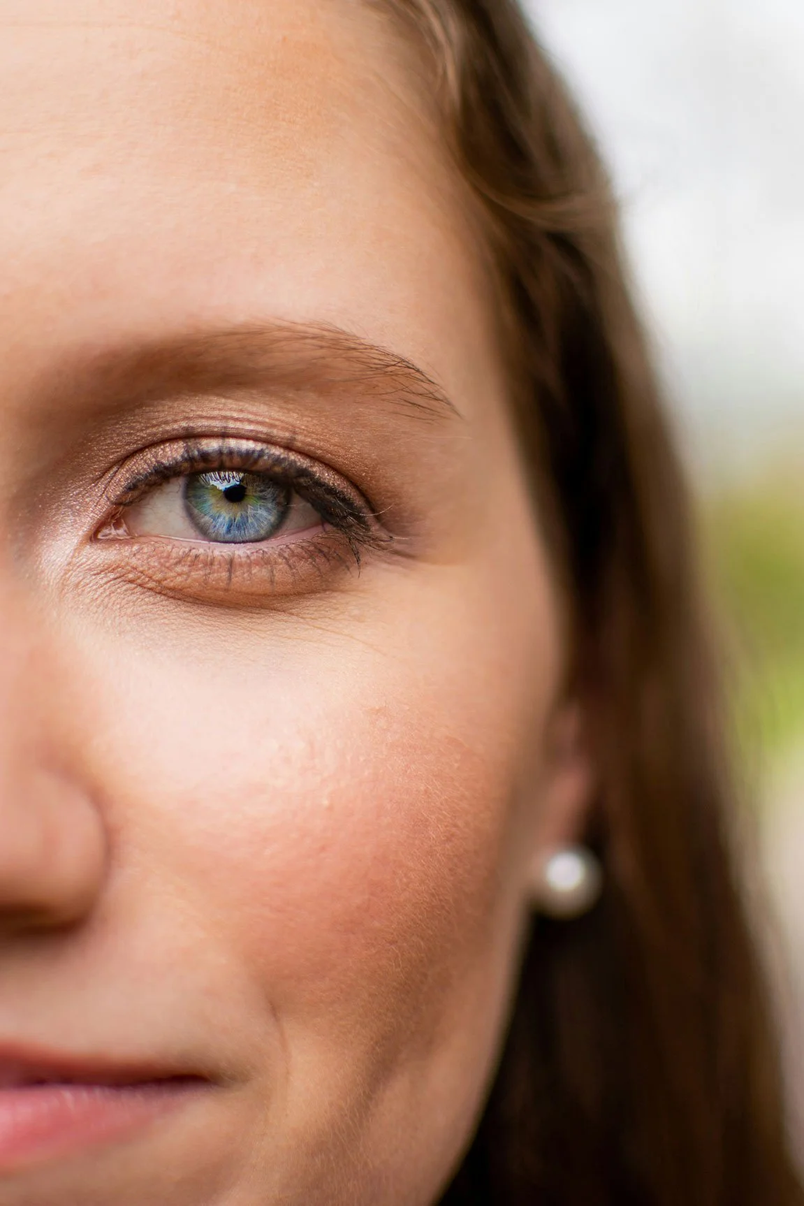 lose-up of a calm blue eye, representing the guided eye movements used in EMDR therapy with Kansas City therapist Sara Wilper.