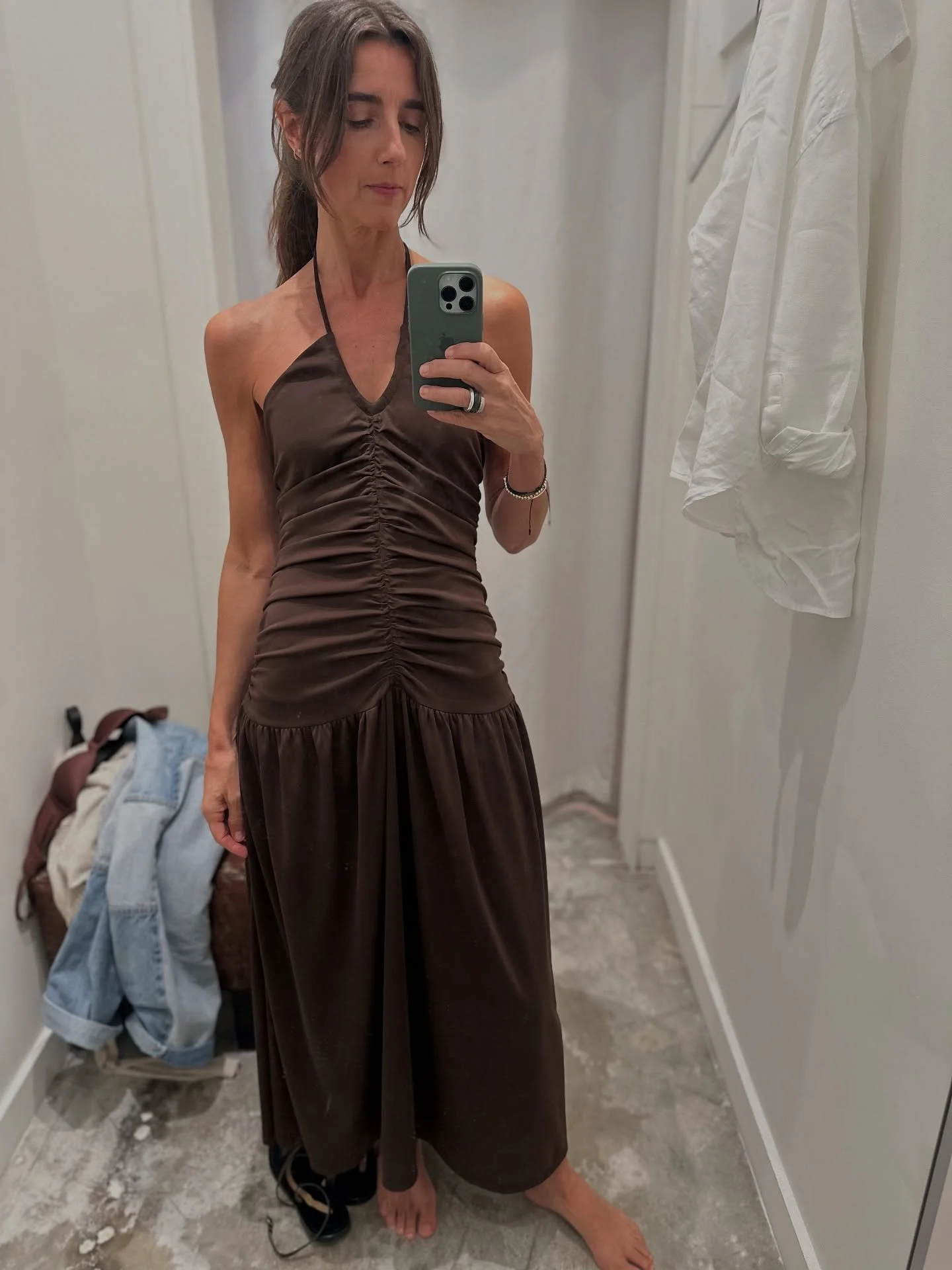 Brown is the softer, warmer cousin to black - a versatile neutral that instantly balances and grounds brighter colors. A chic way to keep things bold, yet effortless. 🤎✨
.
.
.
.
.
#atlantapersonalstylist #wardrobetherapy #curatedcloset #atlantaperso