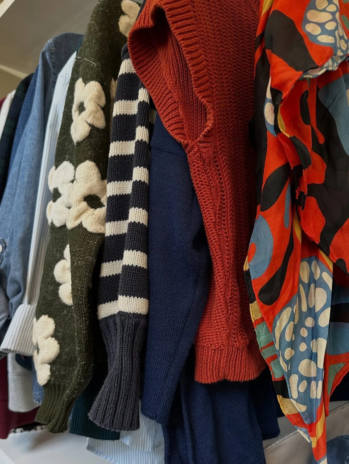 SELF-CARE ✨
Recently, I worked with a busy working wife and mom of two little ones - standing right at that brave in-between. Ready to let go of her postpartum wardrobe and the versions of herself that no longer fit the life she&rsquo;s living now.

