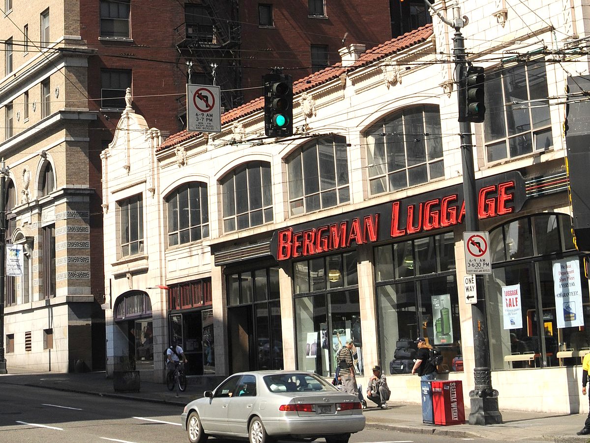 1200px-Bergman_Luggage_01.jpg