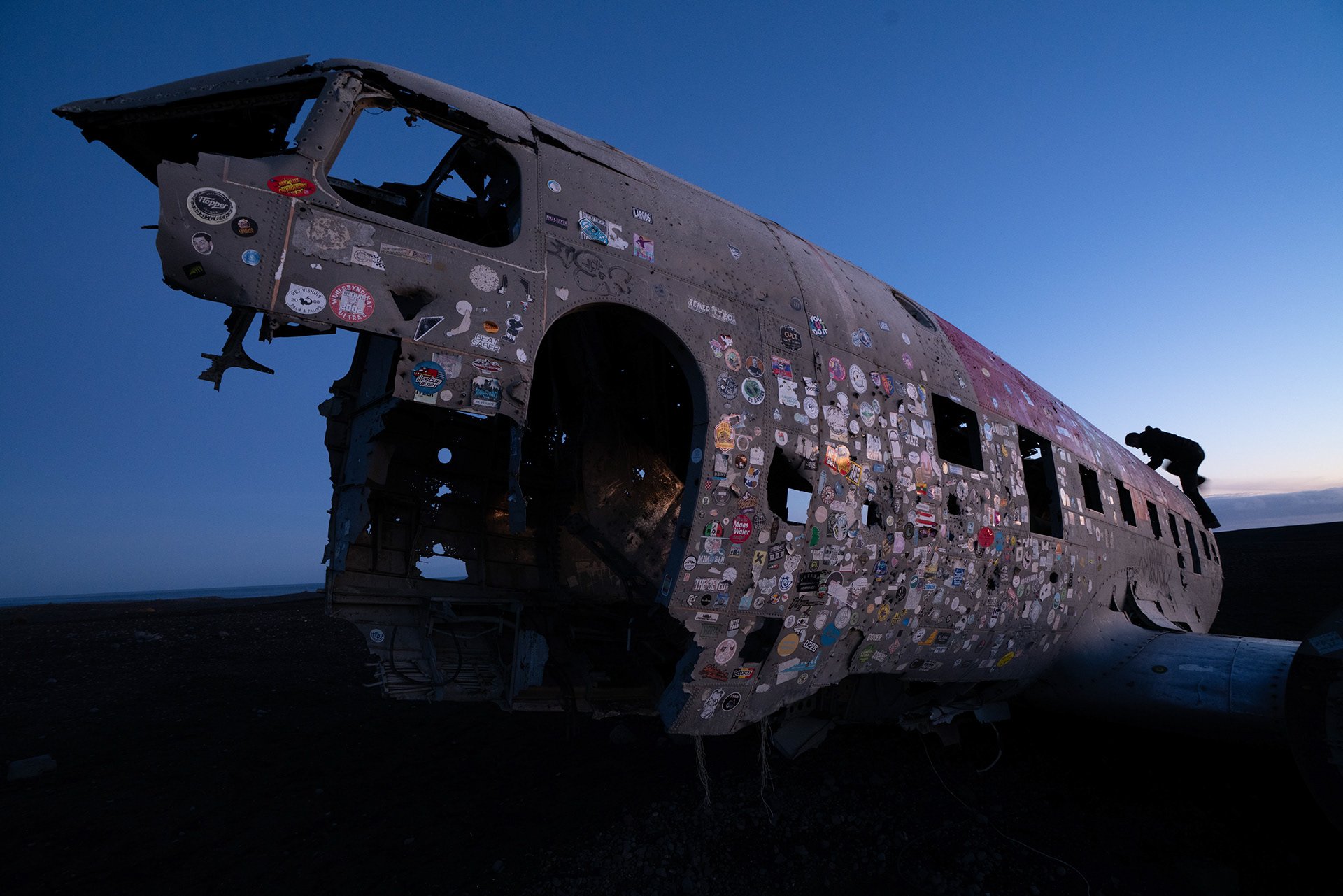 Gordian_Raacke_USnavyPlaneWreck-Iceland.jpg