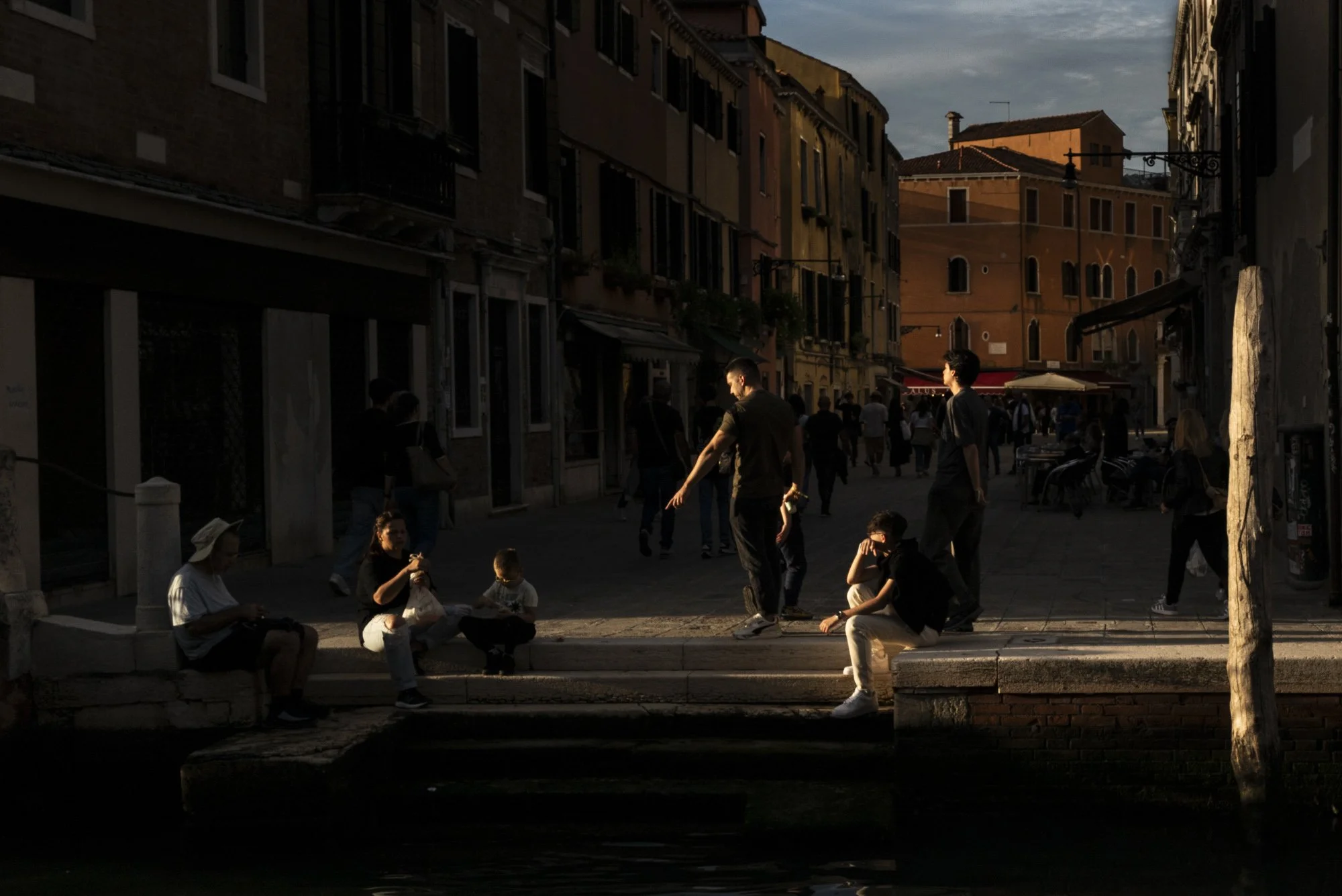 Barretto_Joseph_A Family in Venice at Sunset.jpg