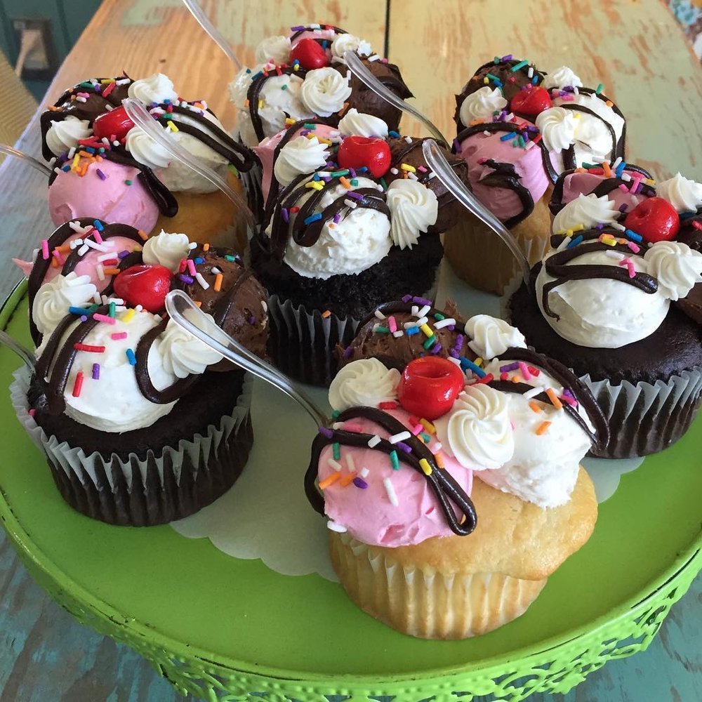 banana+split+cupcakes.jpg