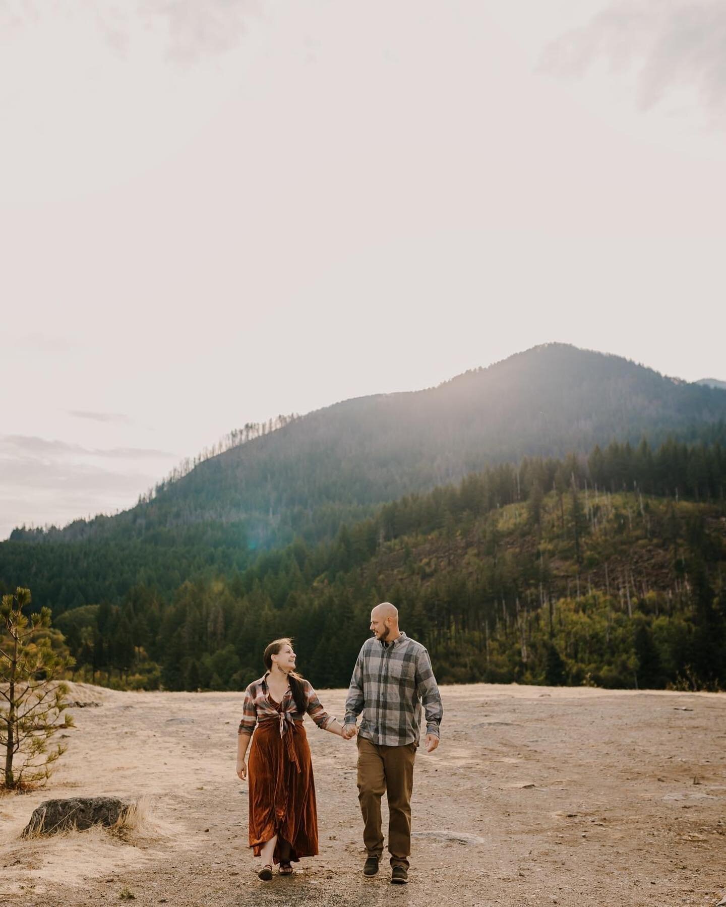 I am absolutely thrilled to share a sneak peek from the engagement session of a couple very dear to my heart, Nicole and Cole.
Not only is Nicole a talented photographer, but she's also become one of my friends. We've shared photography adventures, a