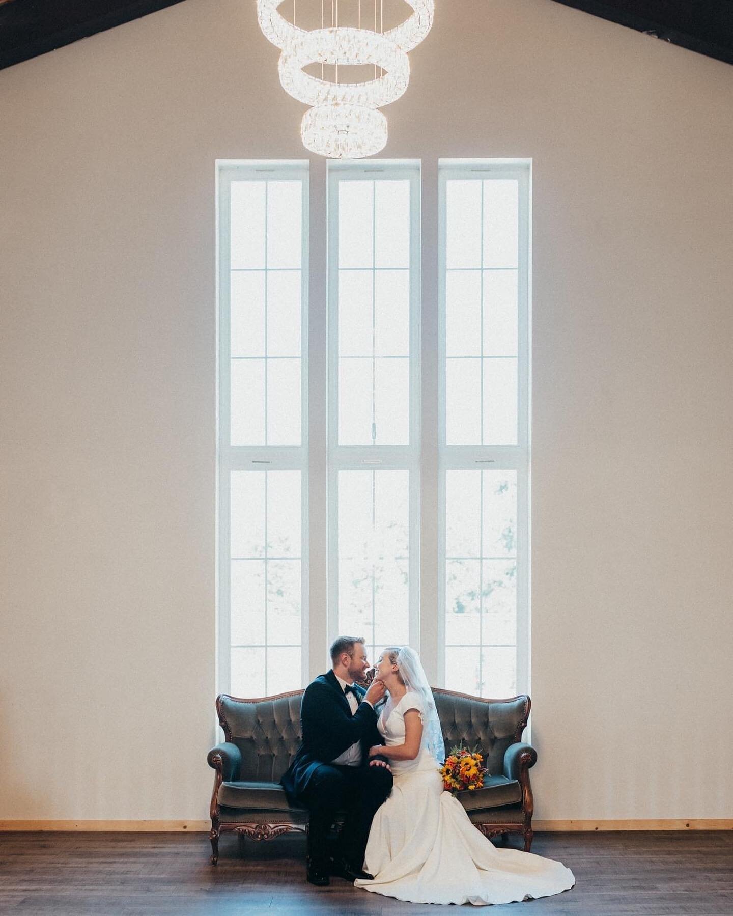 Their special day was a breathtaking blend of elegant charm and timeless romance. The picturesque barn set the stage for an unforgettable celebration filled with love, laughter, and heartfelt moments.

Here's a glimpse into the magic - the couple ste