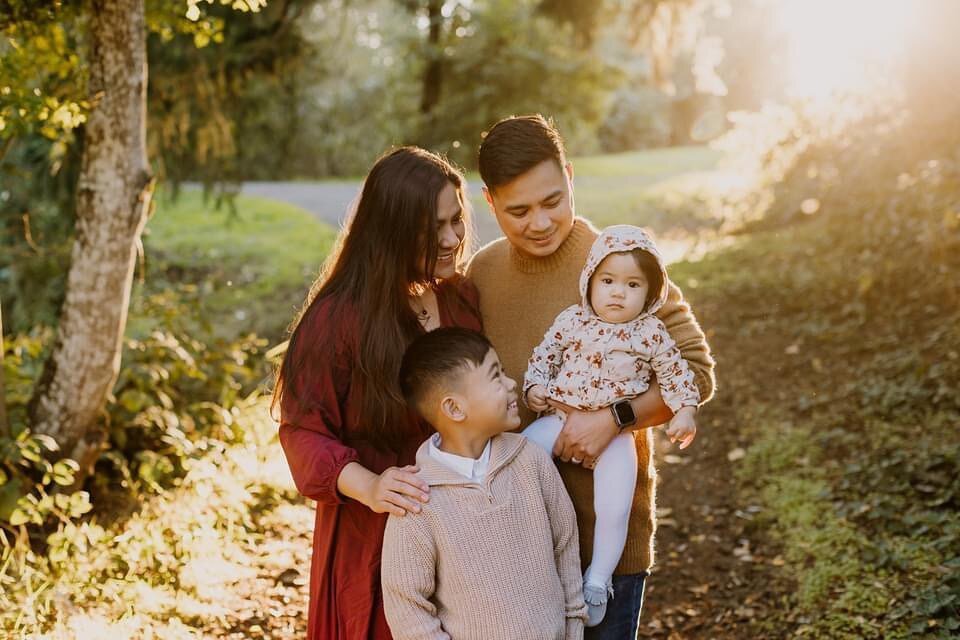 What a joy it is to welcome back the Juan family for a stunning fall session amidst nature&rsquo;s splendid canvas!
As the vibrant foliage sets the stage, this sneak peek captures the essence of familial warmth and the changing seasons. The laughter 