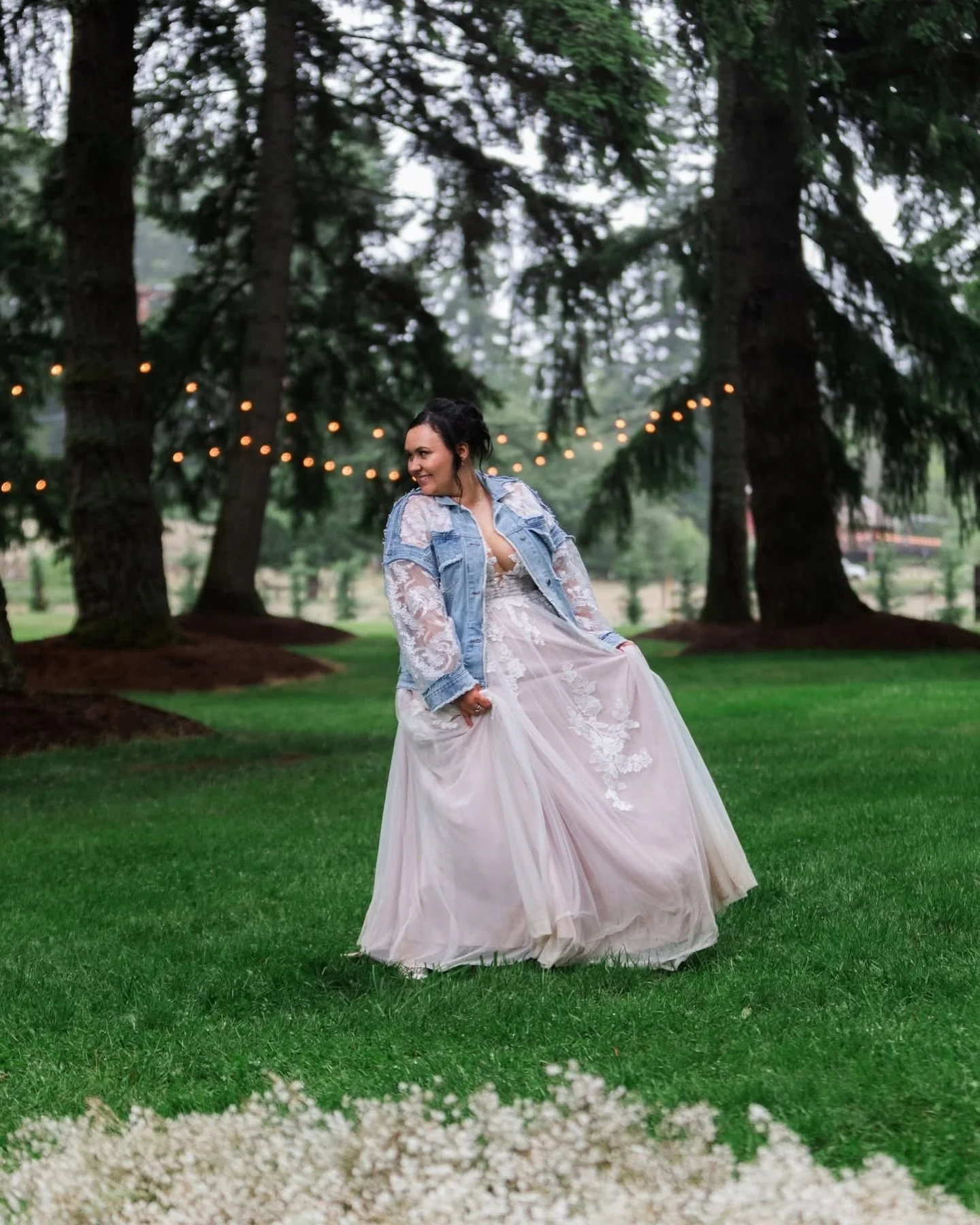 Rain on your wedding day? That&rsquo;s just a little extra good luck falling from the sky. 
This beautiful couple didn&rsquo;t let a few raindrops dampen their joy&mdash;if anything, it made the day even more magical. The light was dreamy, the venue 