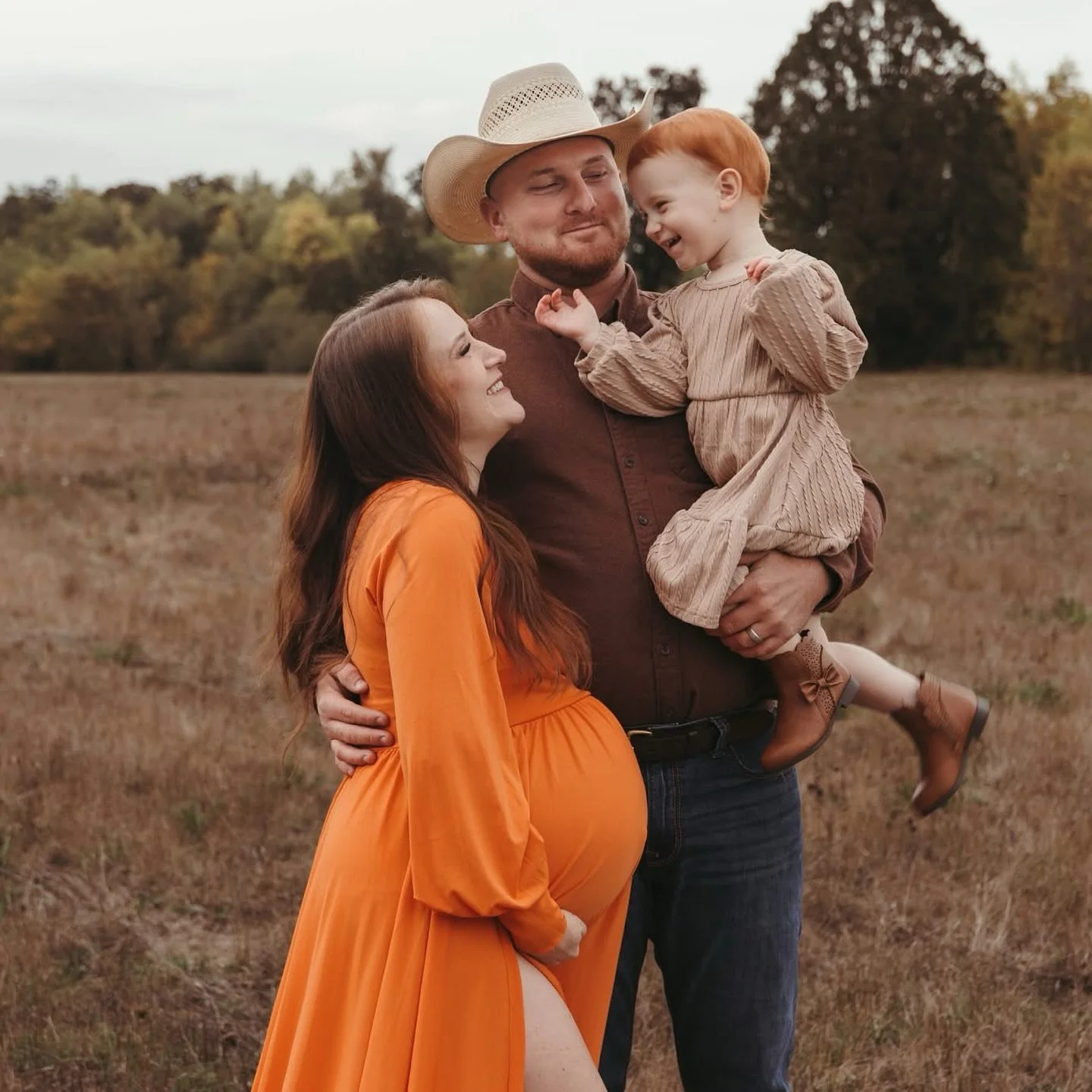 ✨ Sneak Peek! ✨
Last night&rsquo;s maternity session was pure magic! This beautiful mama is glowing as she gets ready to welcome twins, and big sister could not be more excited to meet her new baby siblings. 💕👶👶
I absolutely loved the fall colors 